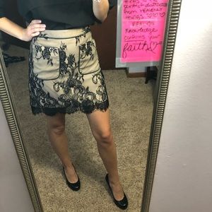Elegant nude/black lace skirt 🌙